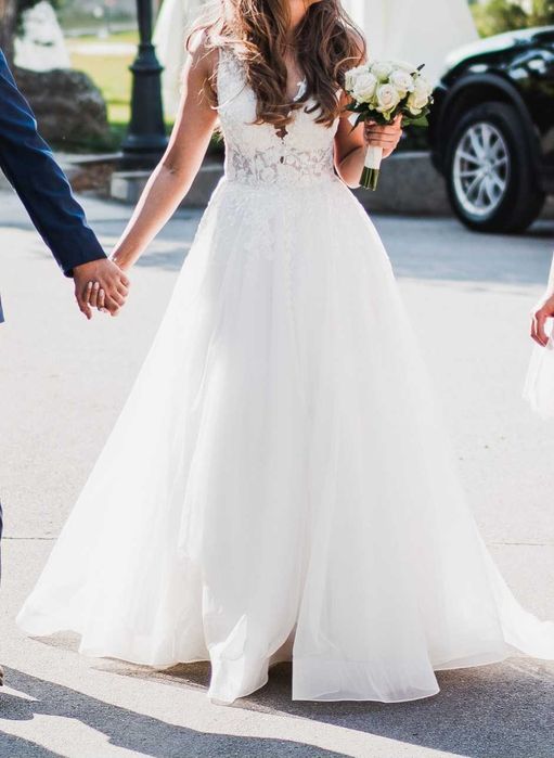 Прекрасна бутикова сватбена рокля-без следи от употреба!