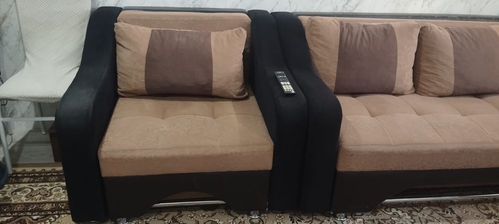 Продам диван с креслой