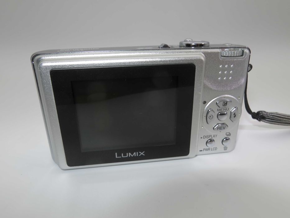 Lumix DMC FX2 - S ултра компактен цифров фотоапарат, дигитална камера с оптика Leica, пълен комплект, като нова - работи отлично!