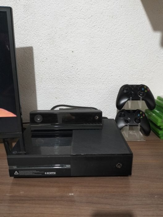 Vând Xbox one cu jocuri