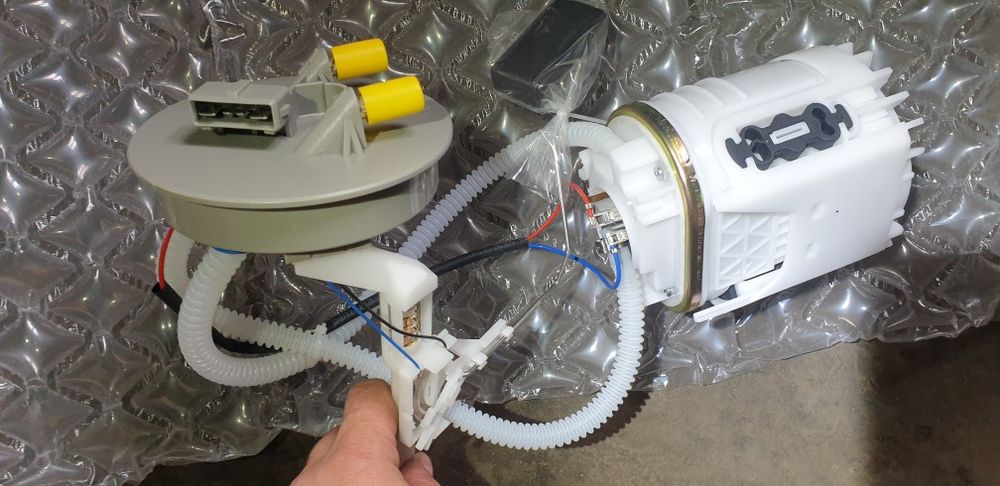 Бензонасос в сборе Т4,гольф 3 magnety marelli