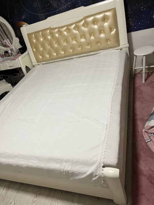 Двухспальная кровать сатылады