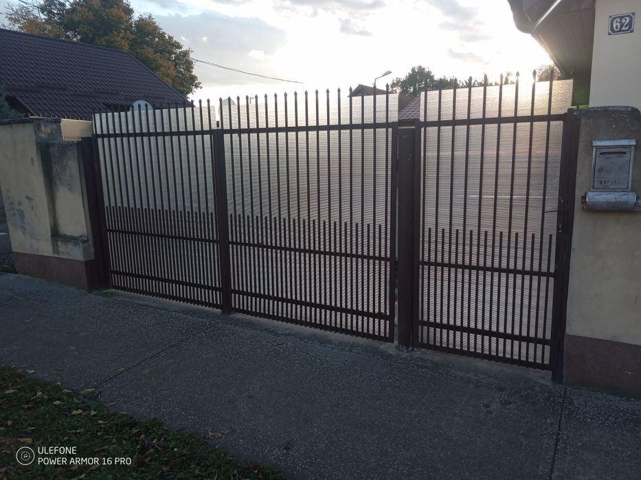 Porti diferite modele