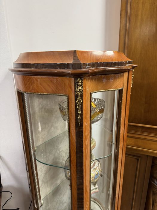Vitrina deosebita din lemn masiv cu intarsii si elemente bronz