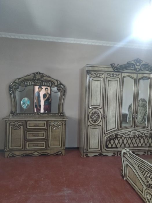 Mebil nabor sotiladi