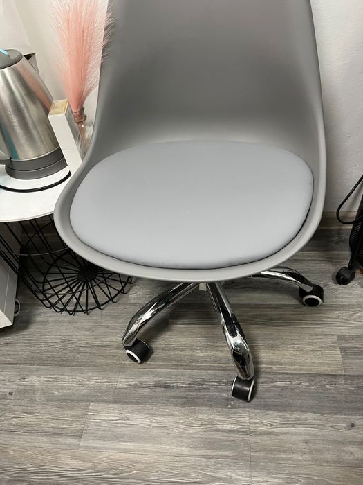 Козметична кушетка и стол