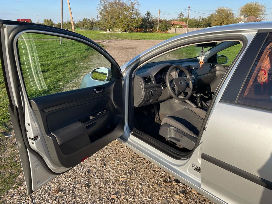 Volkwagen Golf V 1.4 FSI