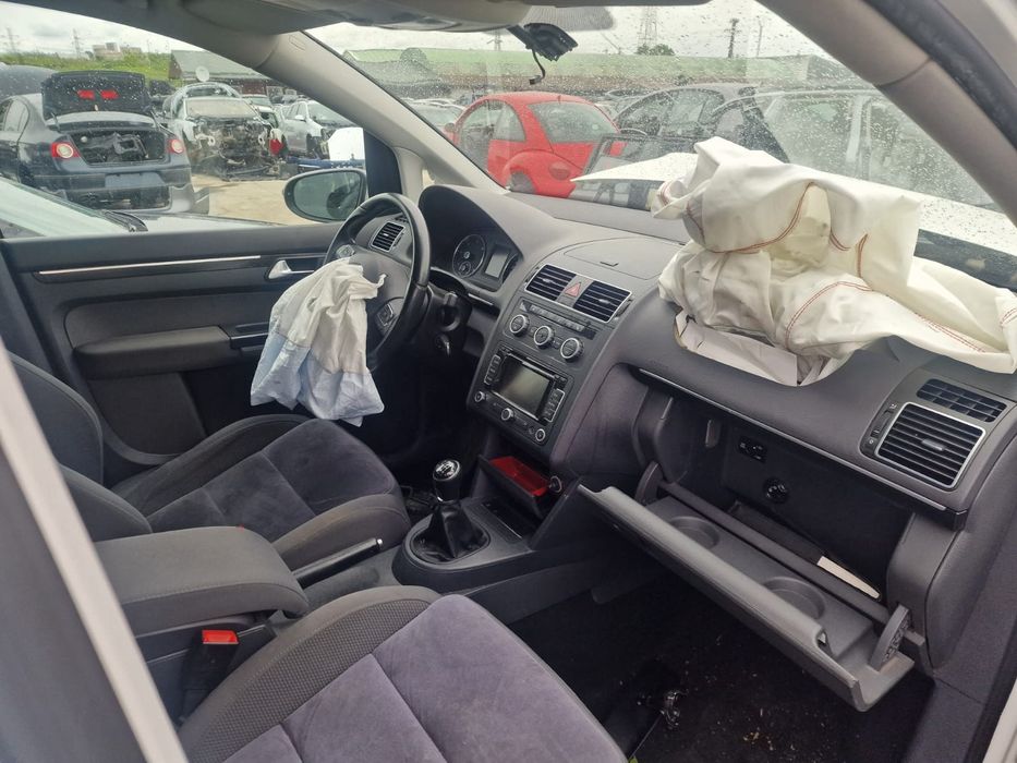 Dezmembram Volkswagen Touran 2012 1.6tdi Euro 5 CAY Manual
