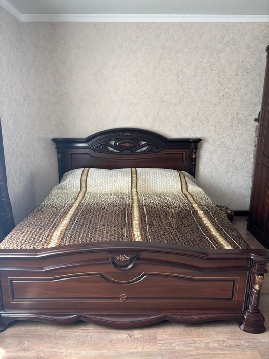 Продам спальный гарнитур