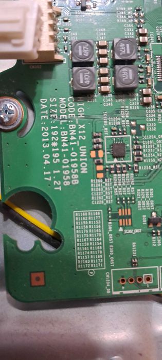 Vând televizor Samsung , defect sau cumpăr placă de bază pentru el.