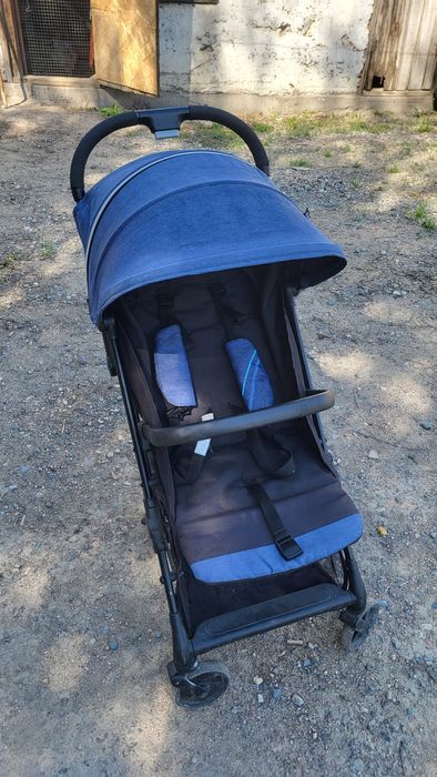 Детская прогулочная коляска