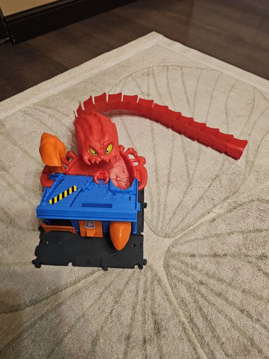 Продам набор Hot wheels, треки