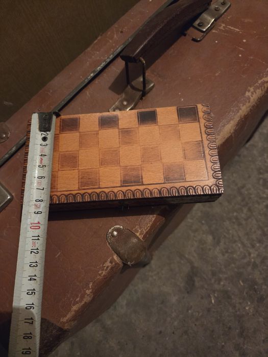 Малка дървена кутия за шах