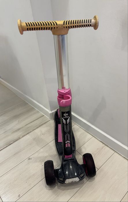Детский самокат на девочку