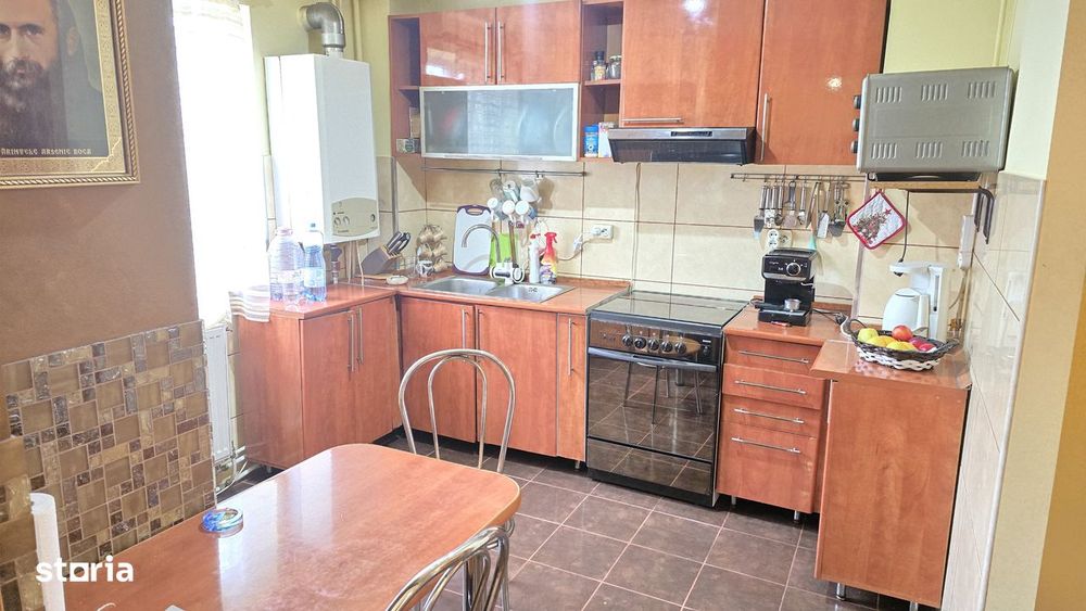 Vand apartament cu 4 camere, Deva, Crinilor, etaj 3, doua bai, balcon