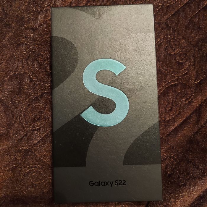 Продам Samsung galaxy S22
