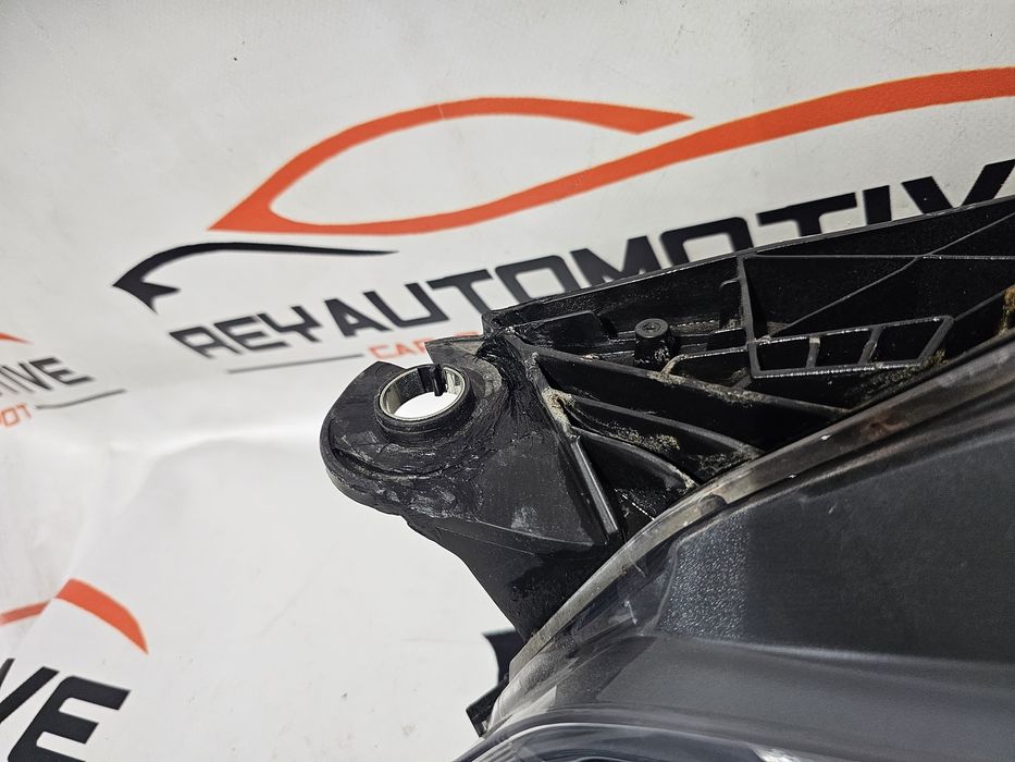 Far stanga led Maserati Quattroporte Facelift 2018 cod 00670100615