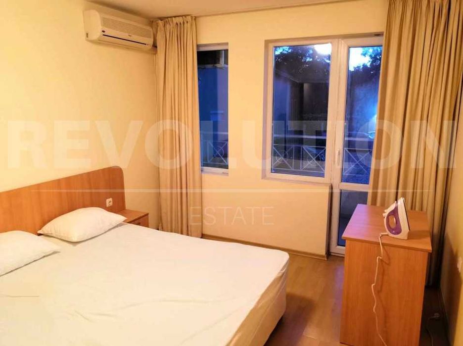 Дава се под наем Двустаен апартамент в Варна, Център - 60 кв.м за 348.84 € - Снимка #2