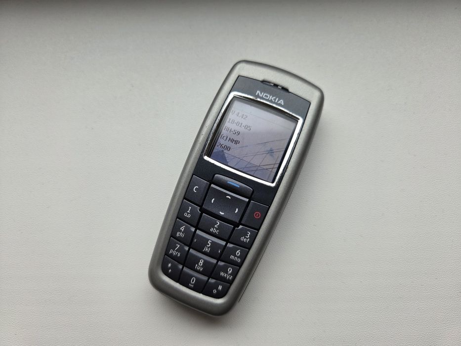 Nokia 2600 - telefon simplu cu butoane