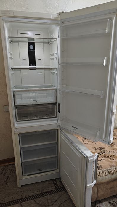 Продам холодильник Аристон Хотпоинт