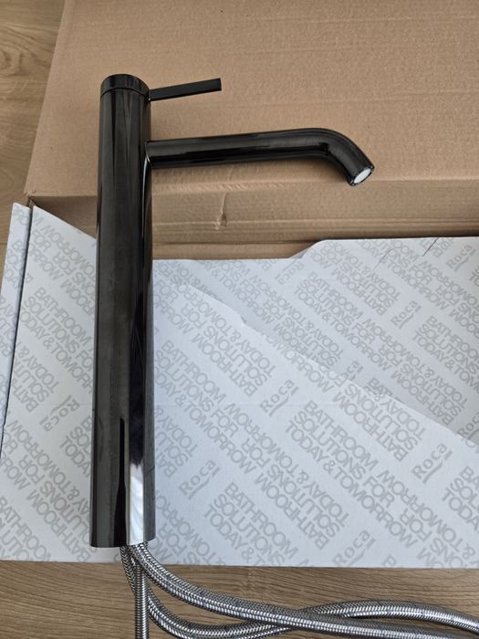 Baterie lavoar inalta neagra lucios Roca Ona, inaltime 320 mm