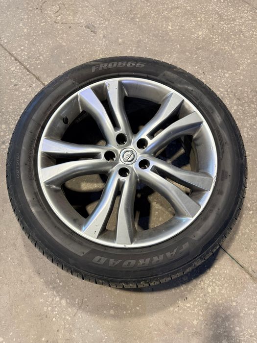 Продам комплект диски и резина