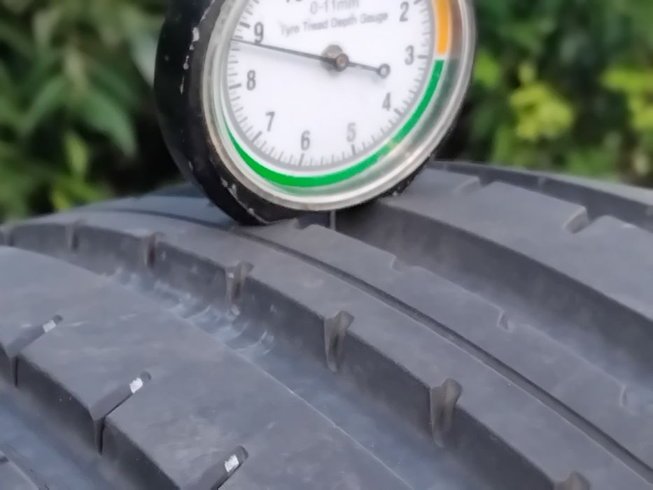 Гуми 215 55 18 Тоьо Toyo 2 броя - нов внос. Като нови. Ако случайно не можем да се свържем по телефона, пишете на лично съобщение.