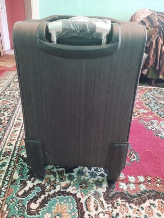 Чемодан 40л новый