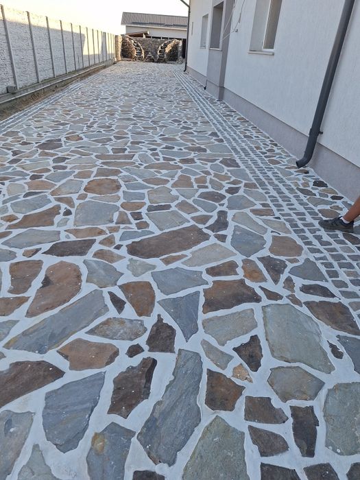 Vând piatra cubica și montez Vând piatra de munte și montez ecsperient