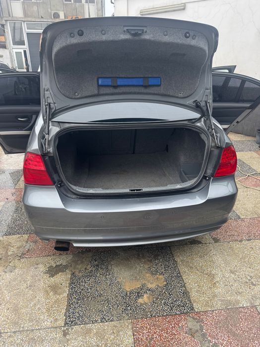 BMW e90 facelift 318i