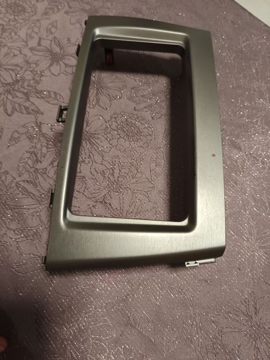 Оригинална рамка за мултимедия, за Тойота Авенсис Т27