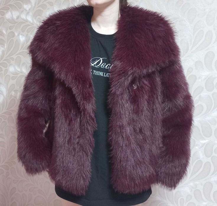Шубка бордового цвета