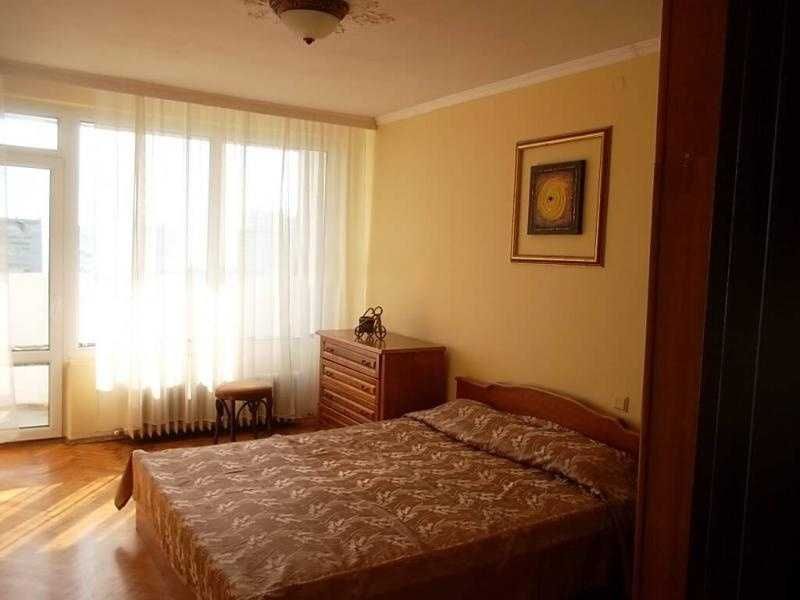 Дава се под наем Двустаен апартамент в Бургас, Лазур - 65 кв.м за 612 € - Снимка #3