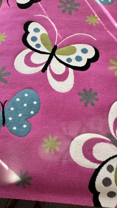 Детски килим с пеперуди