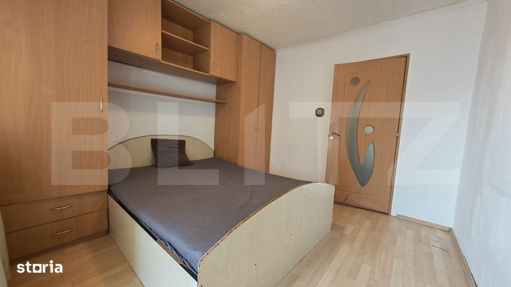 Apartament cu 3 camere,decomandat, zona Nufarul