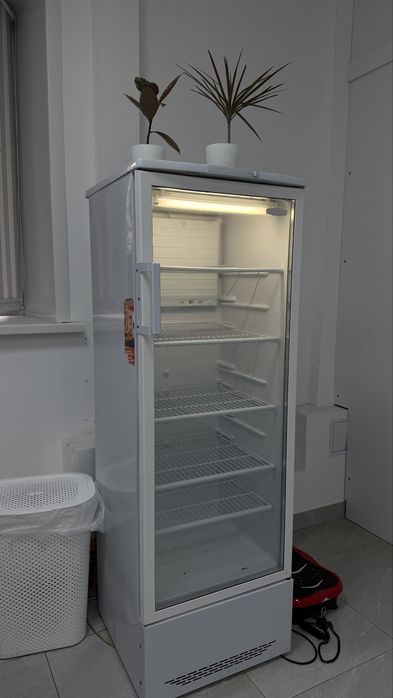 Витринный холодильник