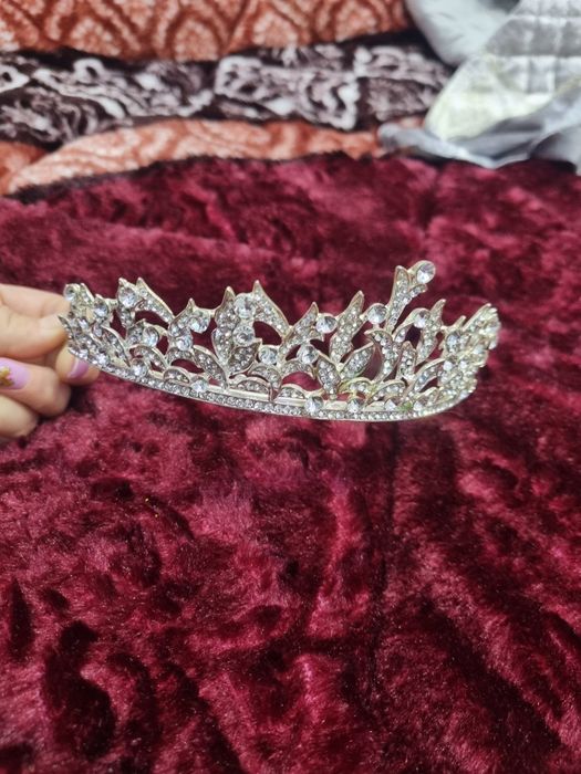 Tillaqosh sotiladi yangi