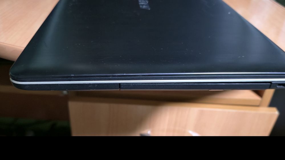 Laptop asus model X540L cu încărcător