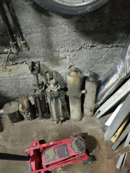 Продам цилиндры от сельхозтехники