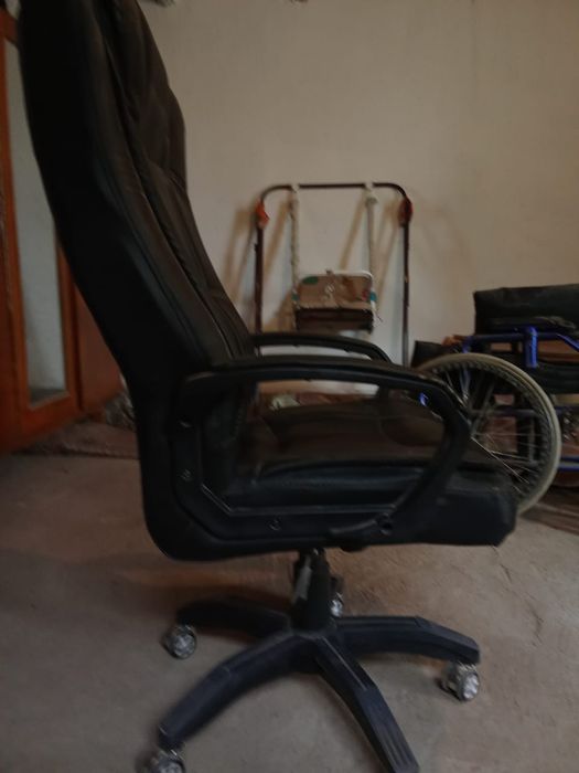 Кресло және  компютерный стол,