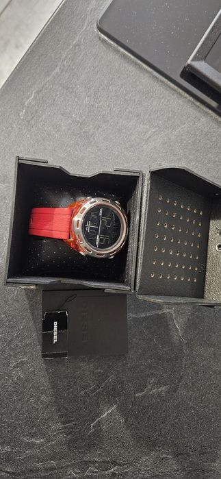 Ceas Diesel Original adus recent Franța model deosebit se dă la cutie