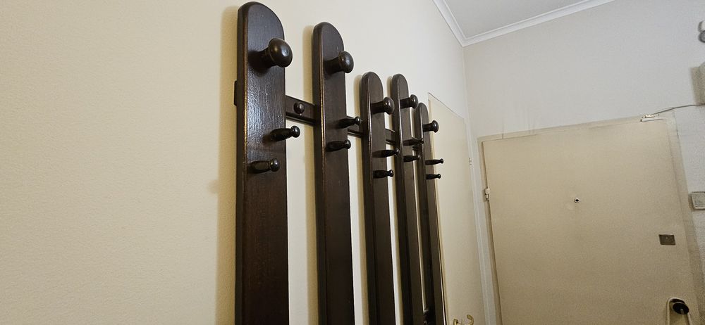 Стена закачалка, естествено дърво, тъмно кафява