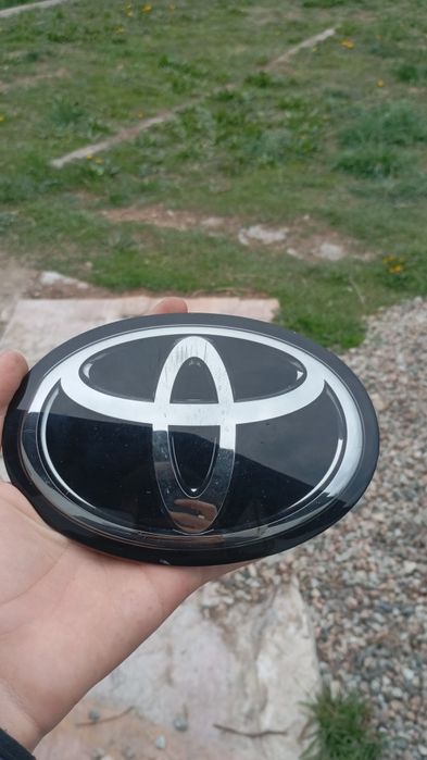 Эмблема тайоты Камри 70 75