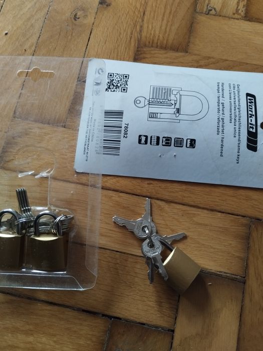 Set de 3 lacăte cu cheie de 25 mm