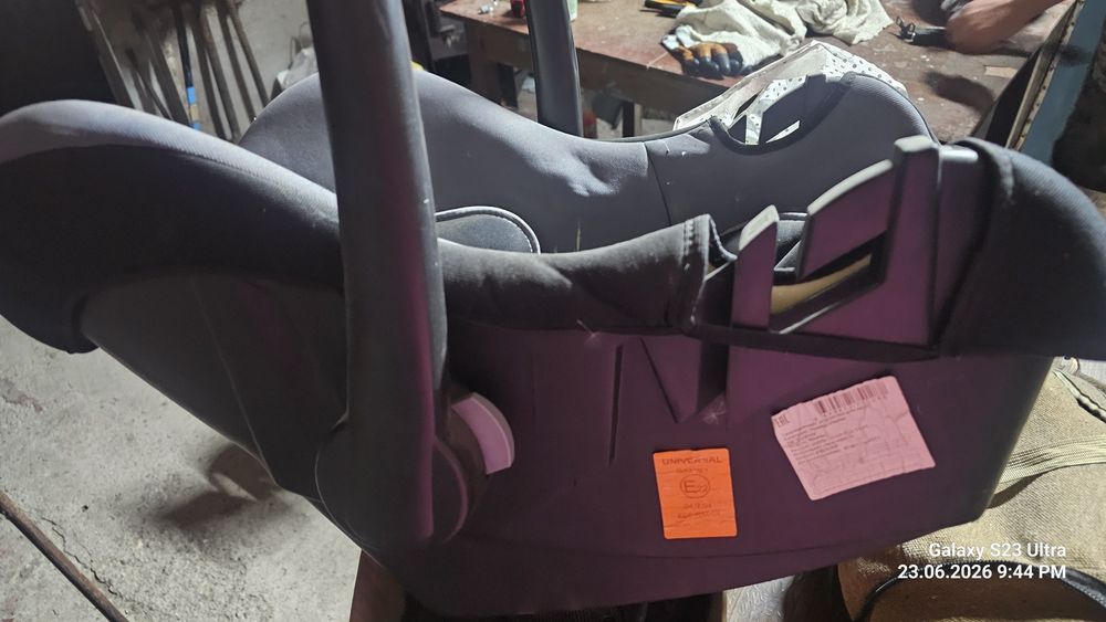 Продается автокресло для малыша