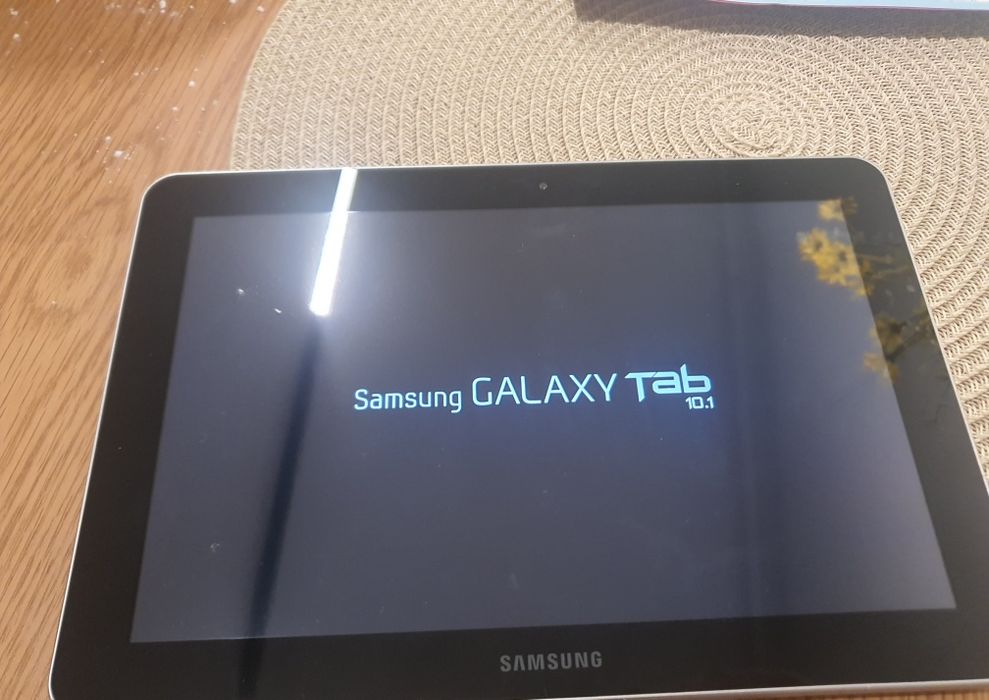 Vând tableta Samsung Tab 10.1 ca noua.Pret 220 ron