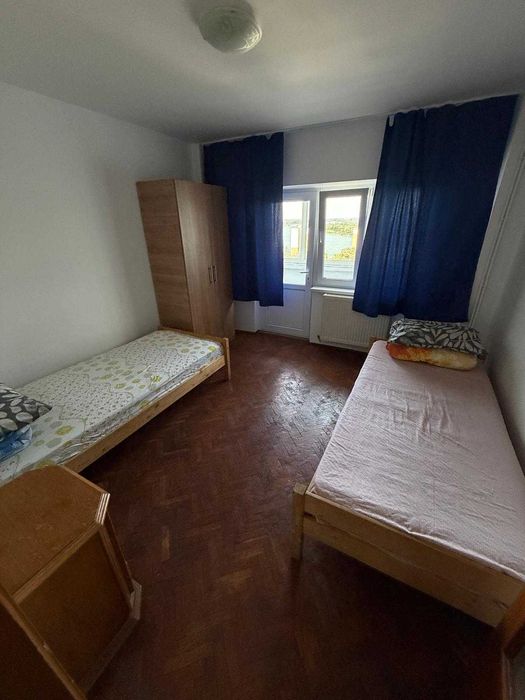 apartament 3 camere de inchiriat