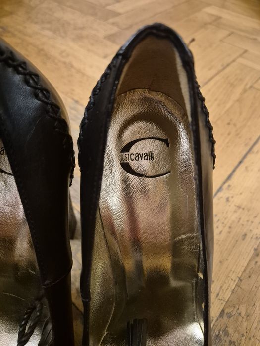 Pantofi negri cu toc, marca Just Cavalli, din piele, marimea 40, noi