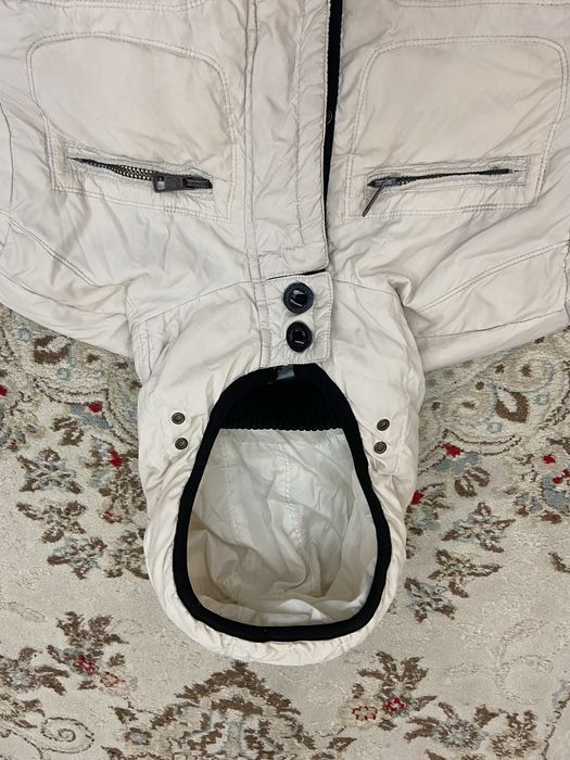 Продаю Куртка Moncler белая с капюшоном