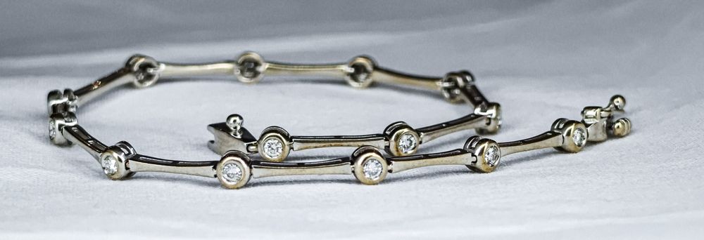 Елегантна дамска гривна от бяло злато с брилянти